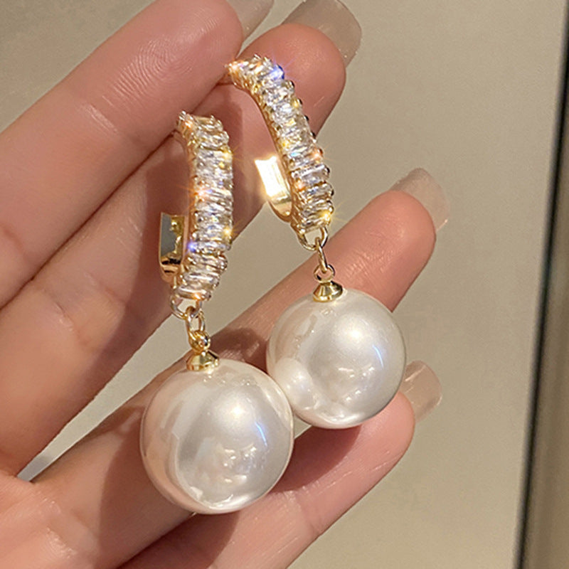 Luxury earrings with pearls and zirconiums