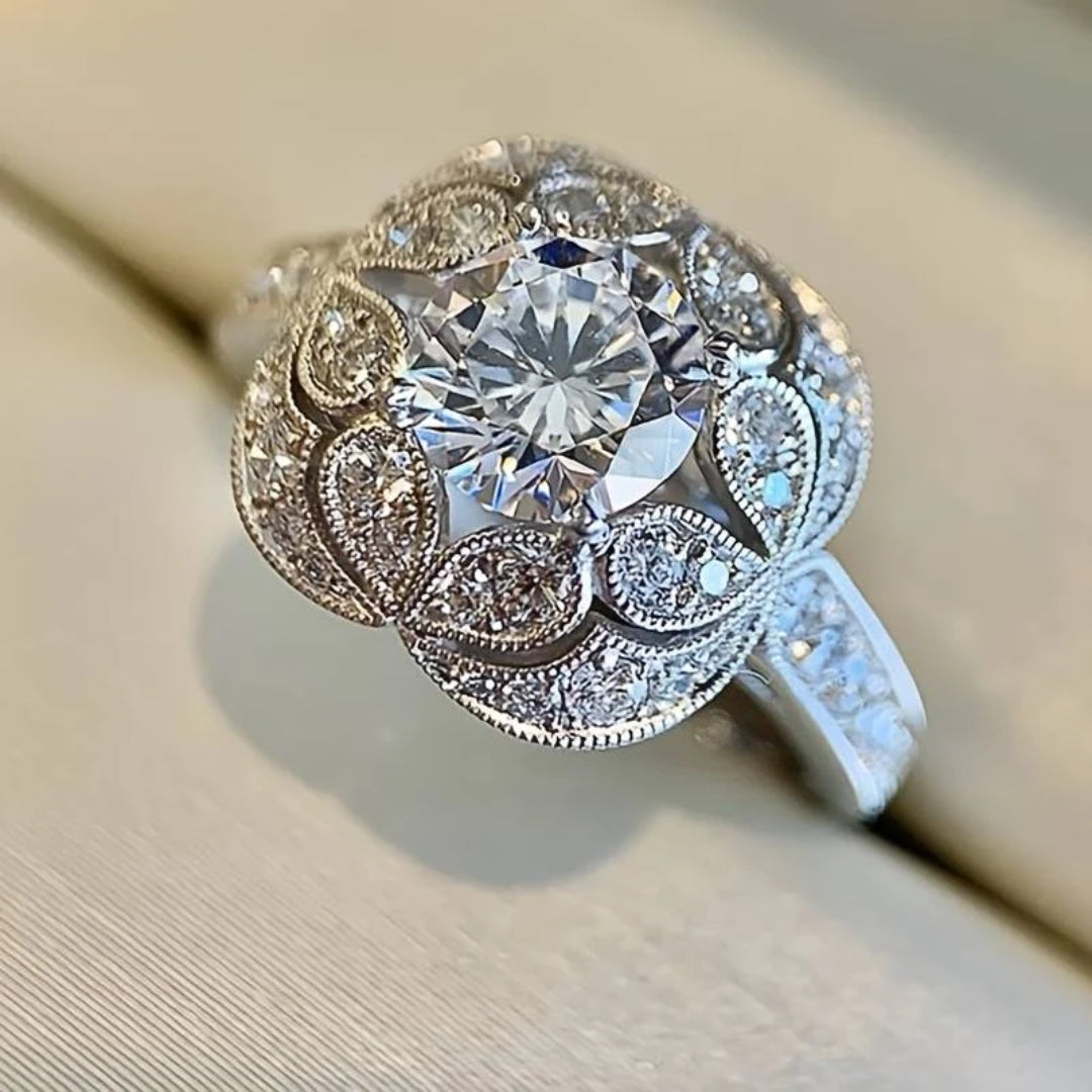 Vintage silver sparkling ring