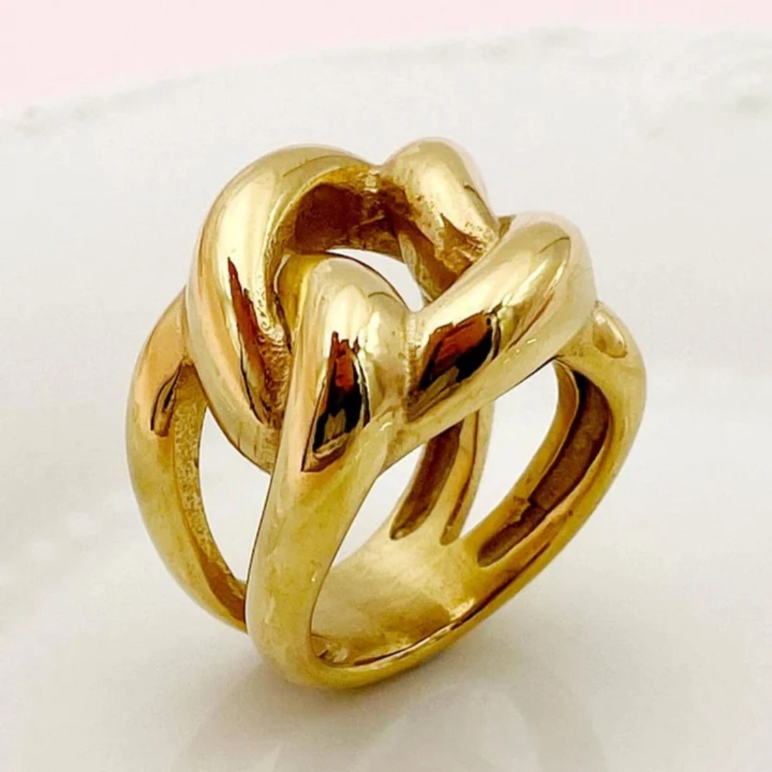 Vintage knotted gold ring
