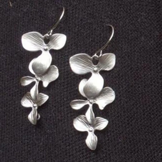 Silver Petals Necklace & Earrings