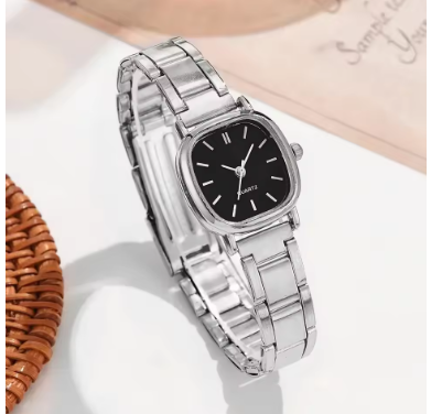 Luxurious Quartz Watch Featuring Stainless Steel Band