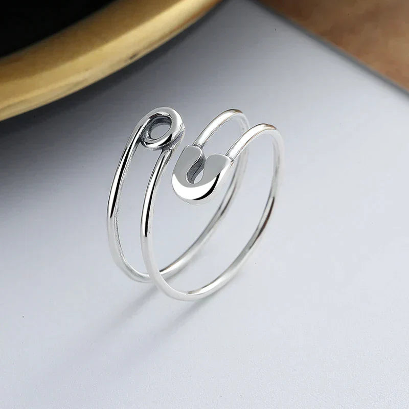 Adjustable Silver Ring with Elegant Design and Innovative Clasp