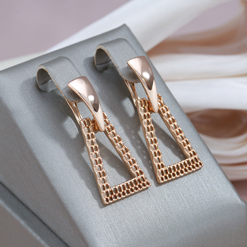 Hollow Gold Earrings with Elegant and Sophisticated Design