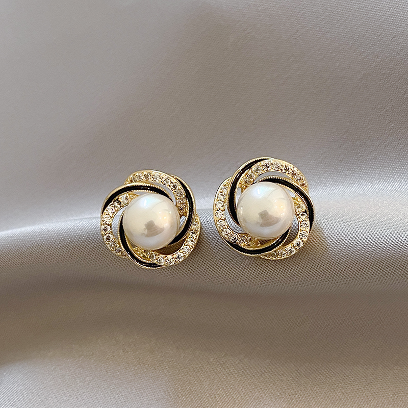 Shiny Gold Sphere-shaped Earrings