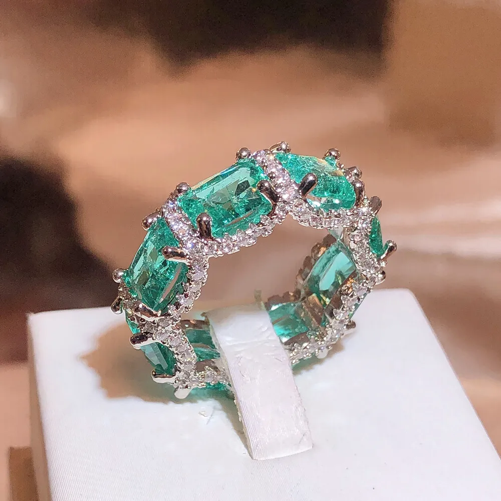 Chic Ring in Sparkling Turquoise Crystal