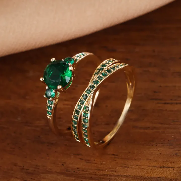 Set of refined rings decorated with sparkling green zircon